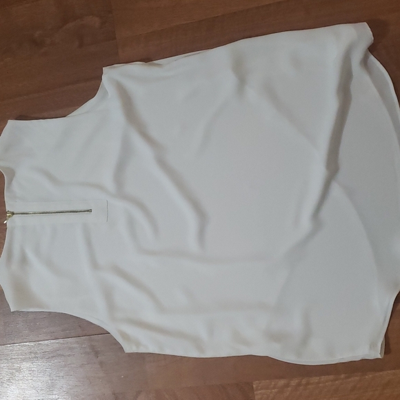 Top - Picture 2 of 9